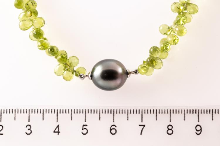 18 Karat Gold Tahitian Pearl Pendant Necklace with Diamonds and Peridots  For Sale at 1stDibs